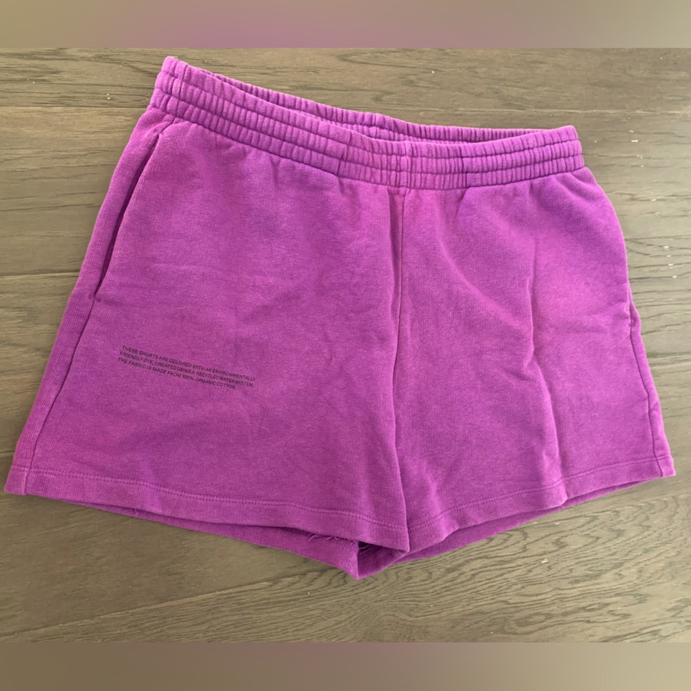 100% cotton, recycled fabric shorts with pockets. PANGAIA. (M)